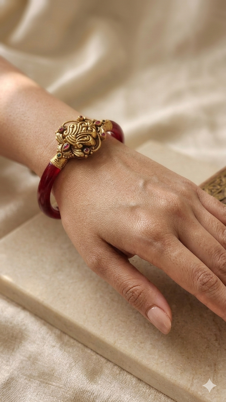 Bangle Red with Nagas Mogappu