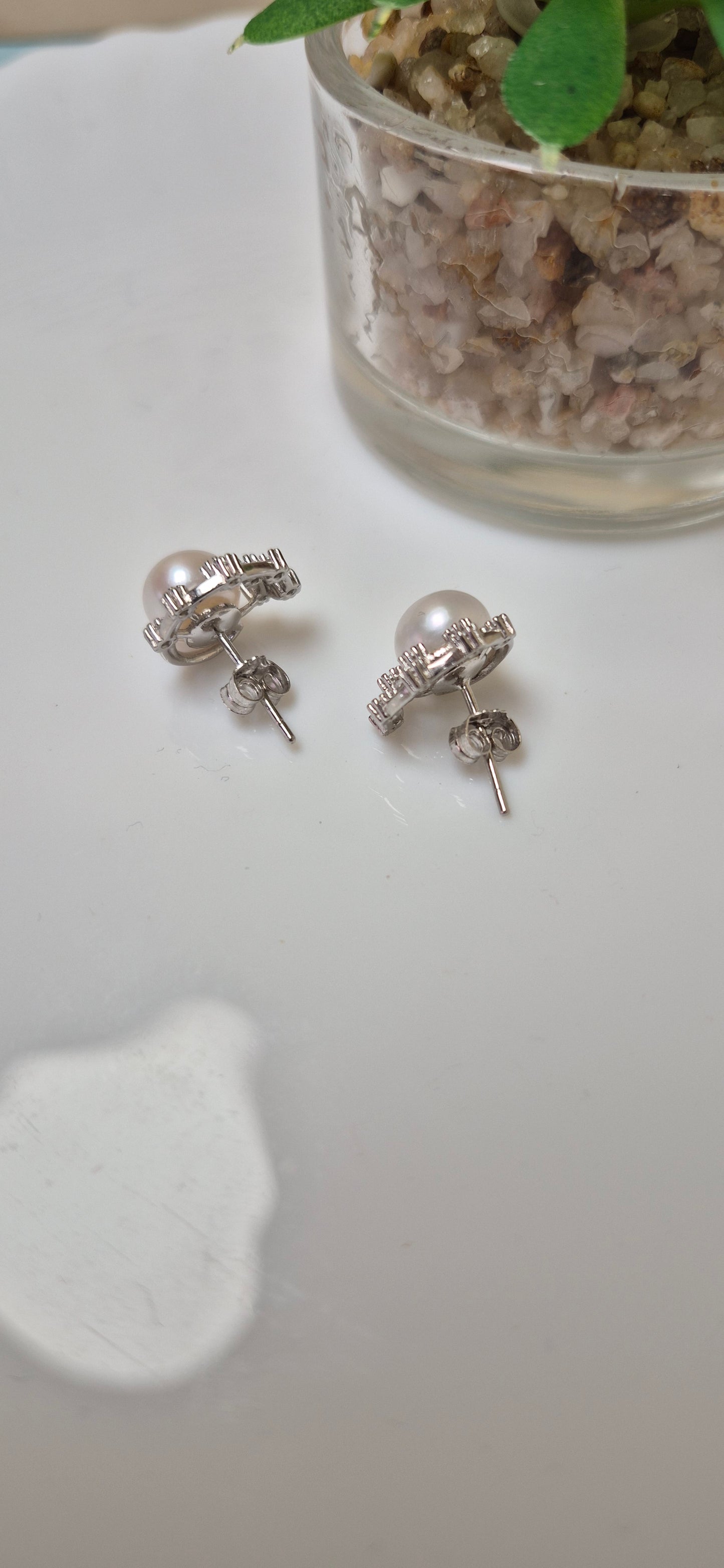 Pearl stud