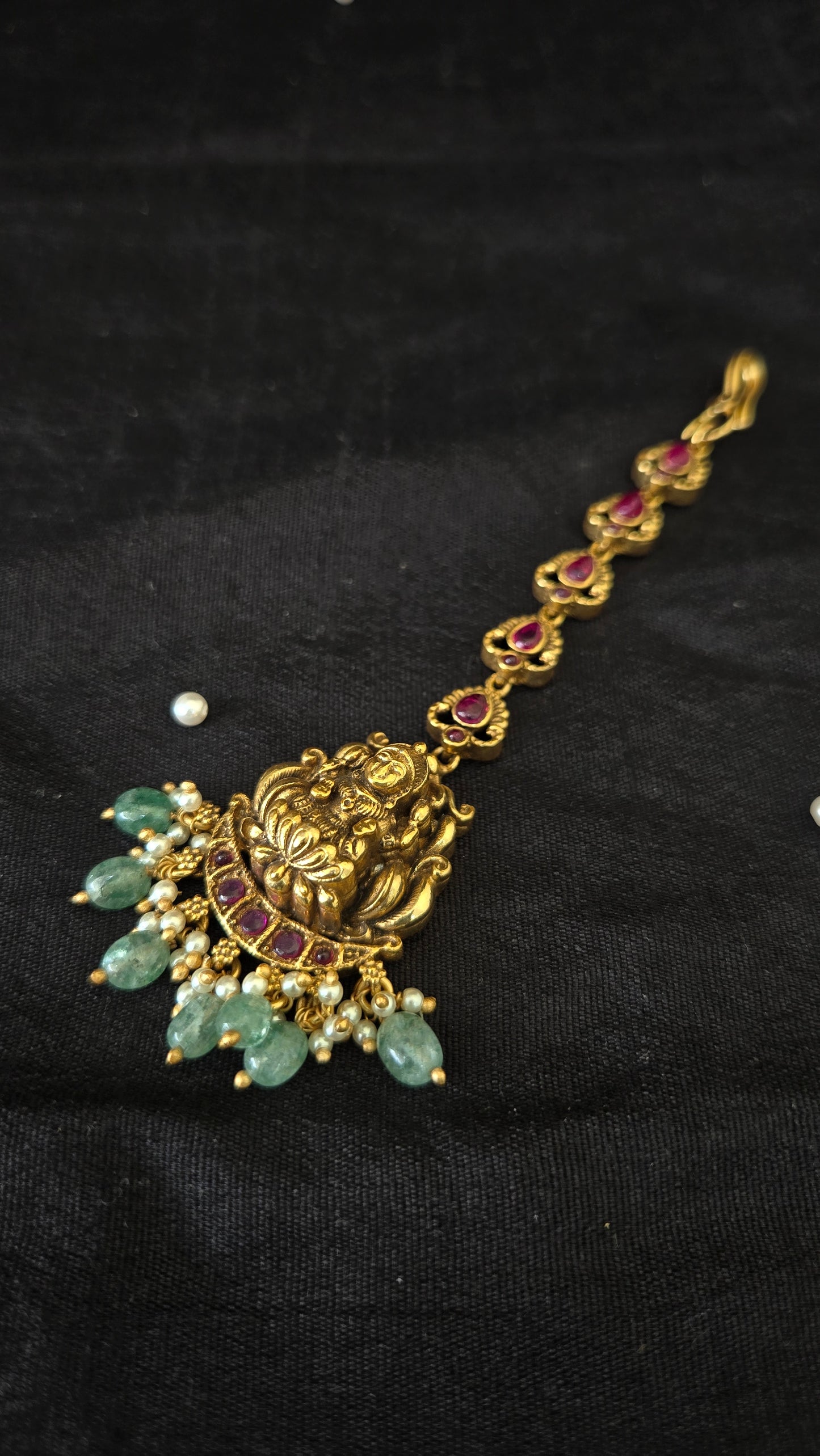 Kundan lakshmi maang tikka