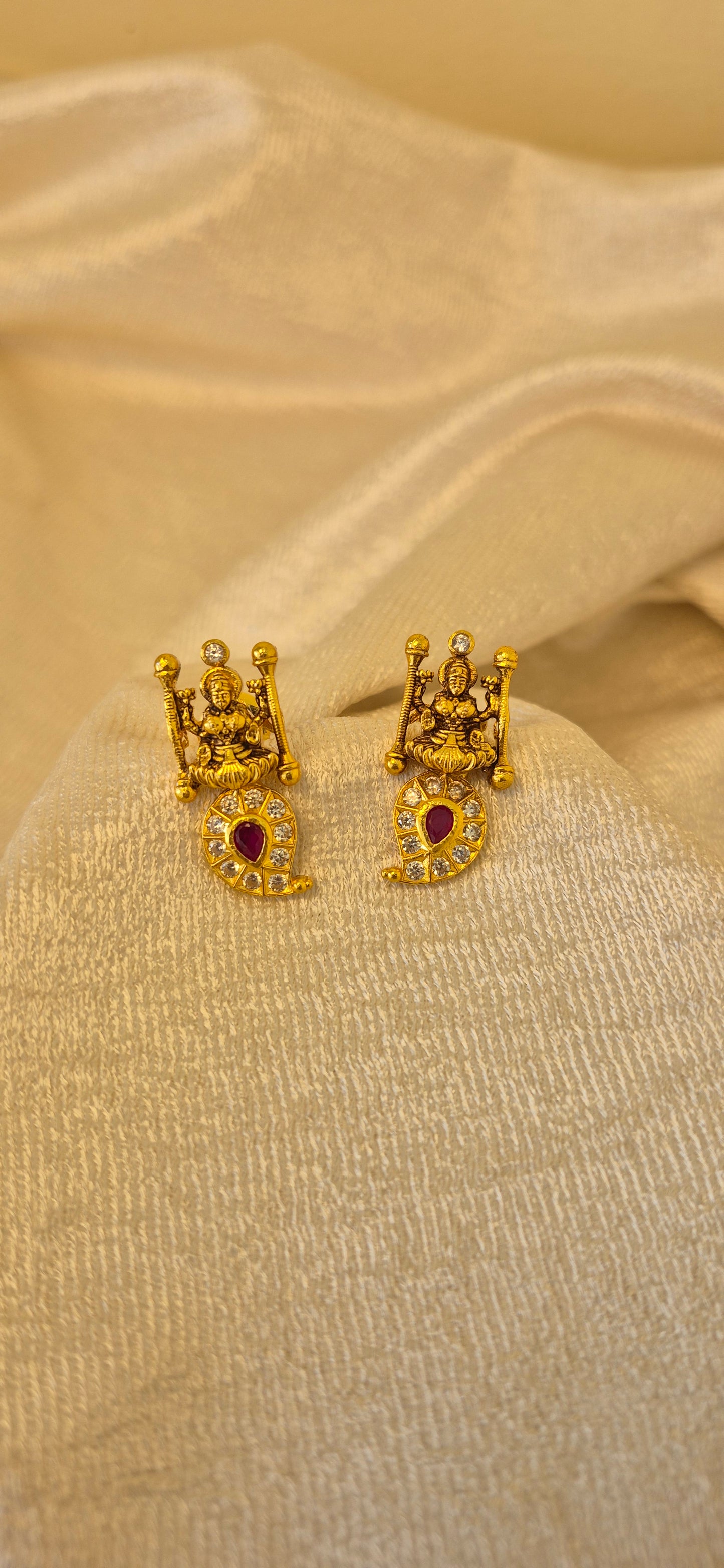 Mango stone stud