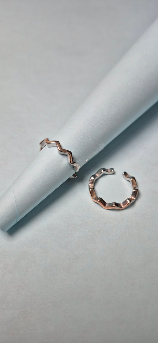 Zig zag dual tone toe rings