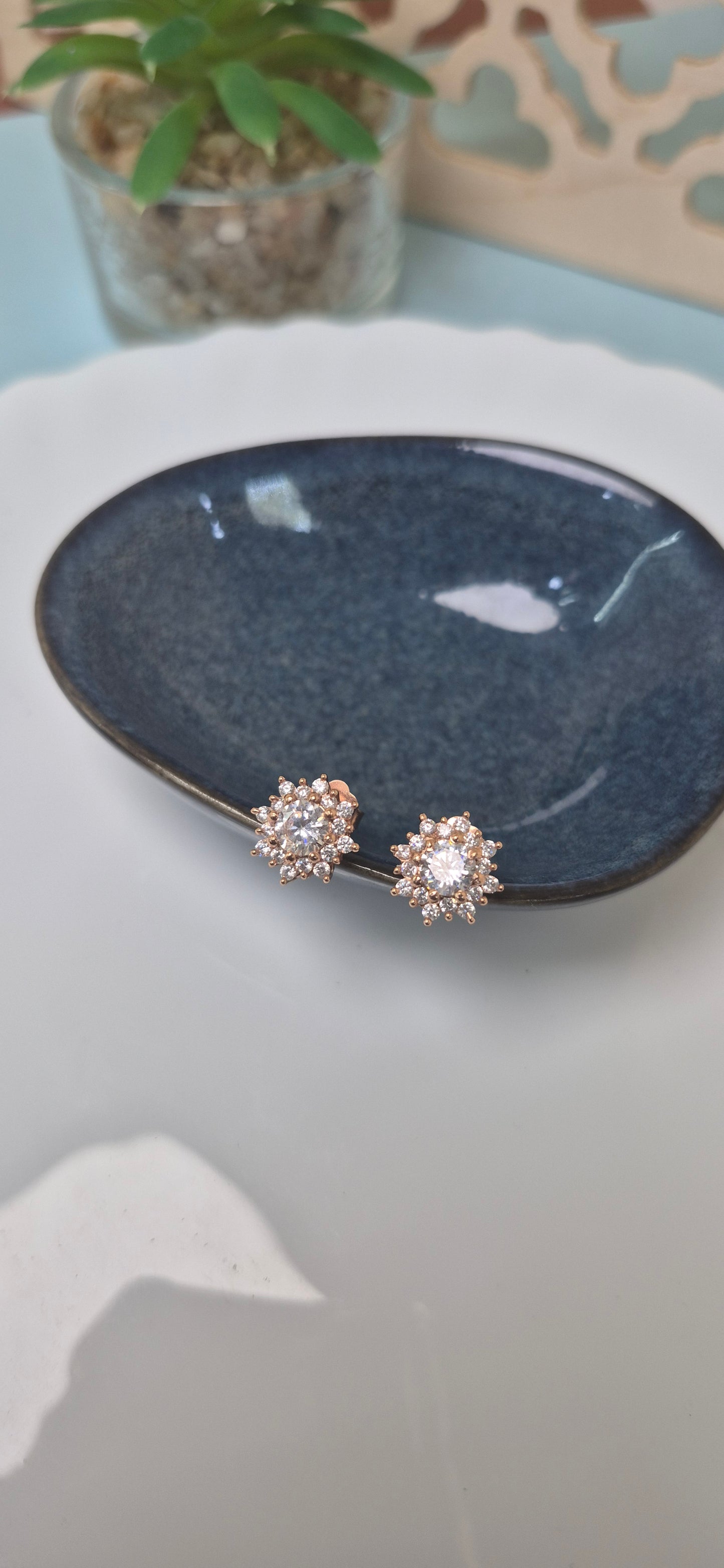 Diamond design stud
