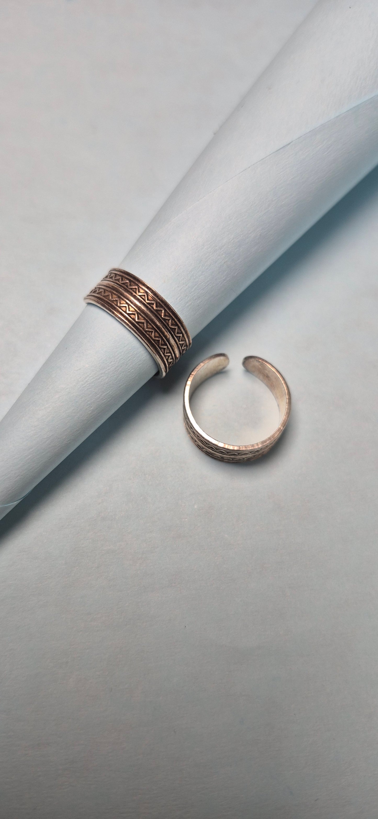 Pattern lines toe rings