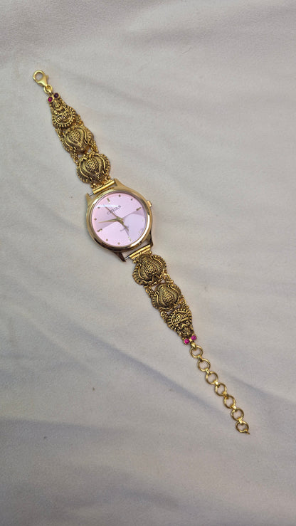 Antique pink round dial