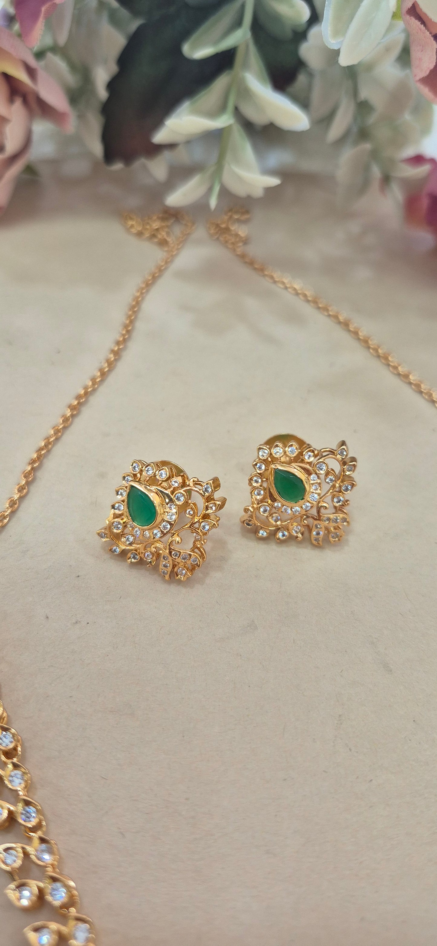 Stone necklace with studs