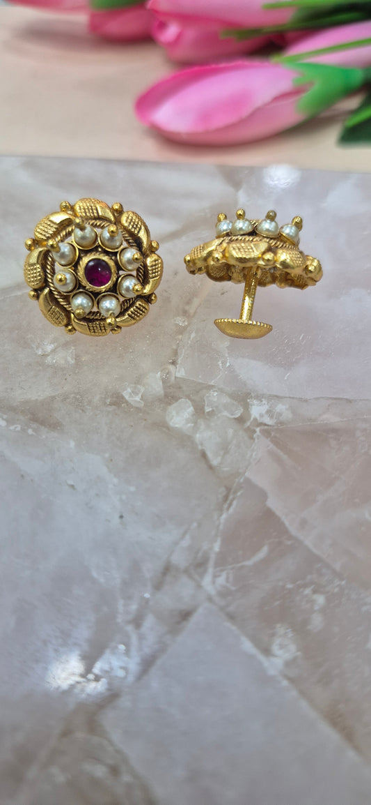 Nakas Pearl stud