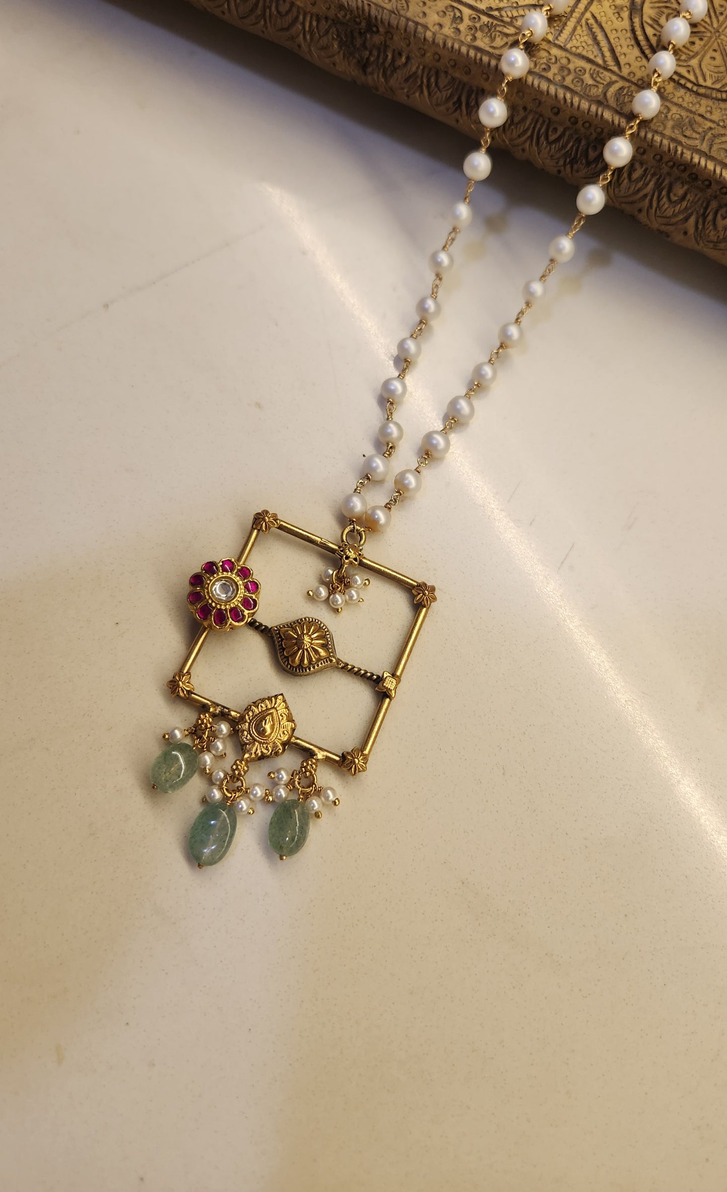 Contemporary pearls chain and Kundan pendant