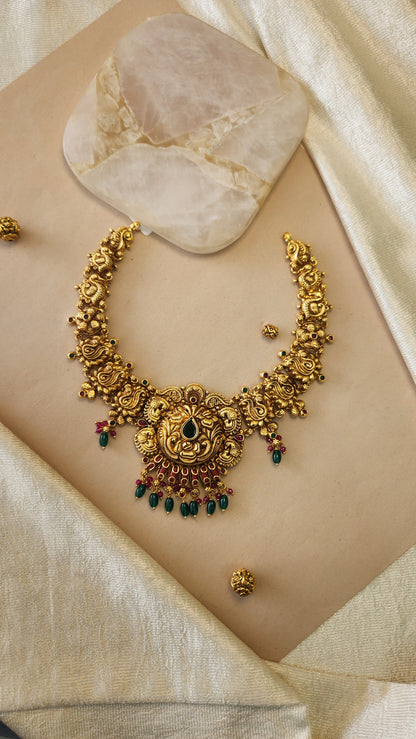Nagas Necklace with coral and green beads details