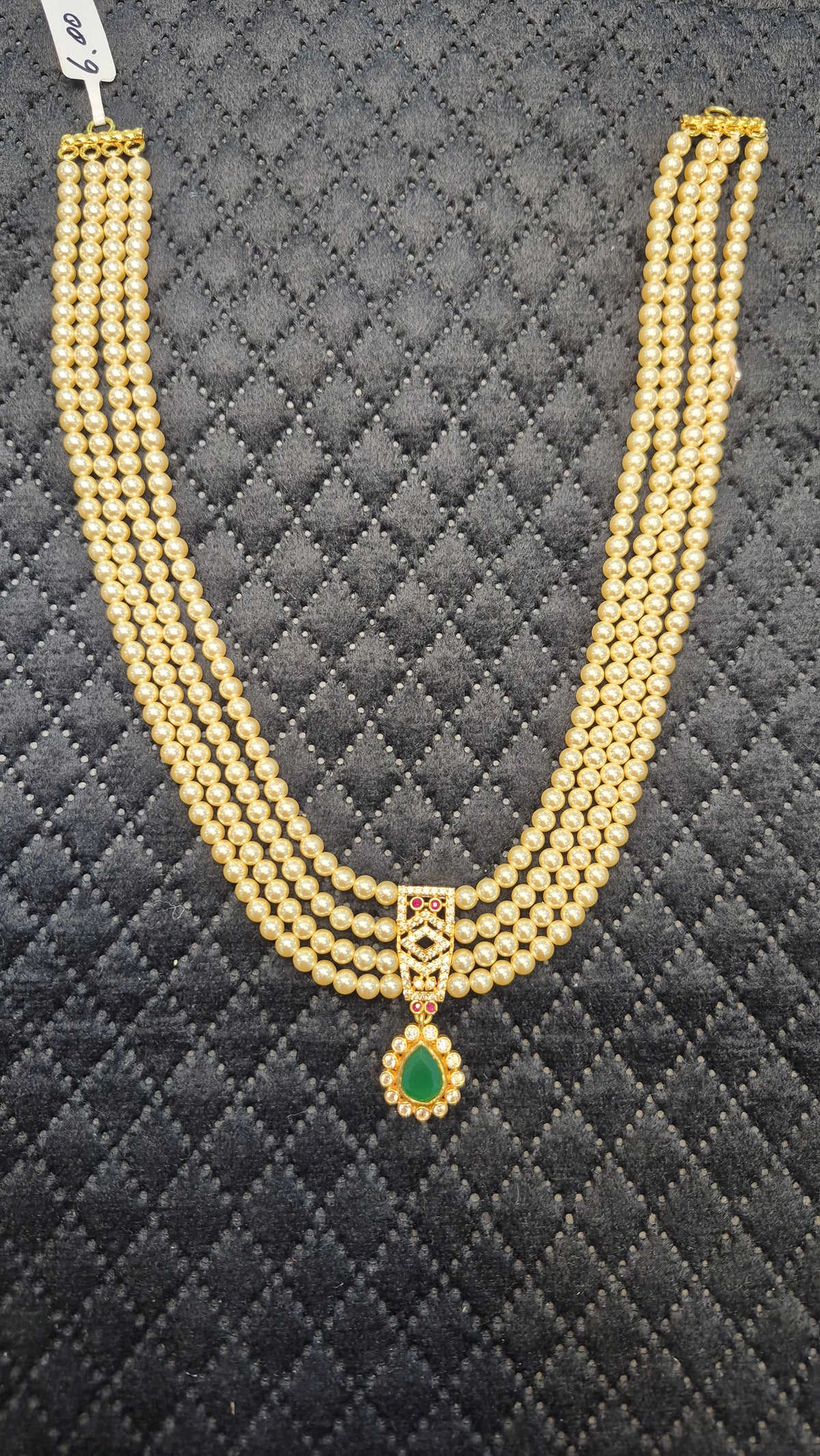 4 layer Short Necklace in pearls with Red and Green stones