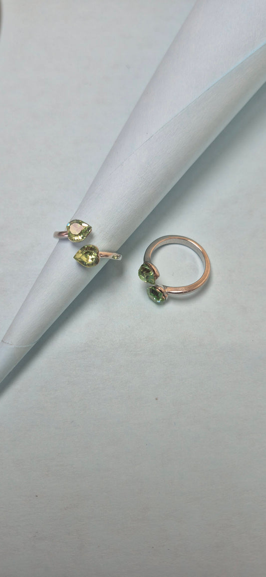 Twin Green stone cuff toe rings