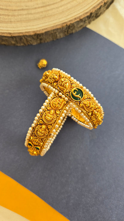 Pearls covered nagas bangle
