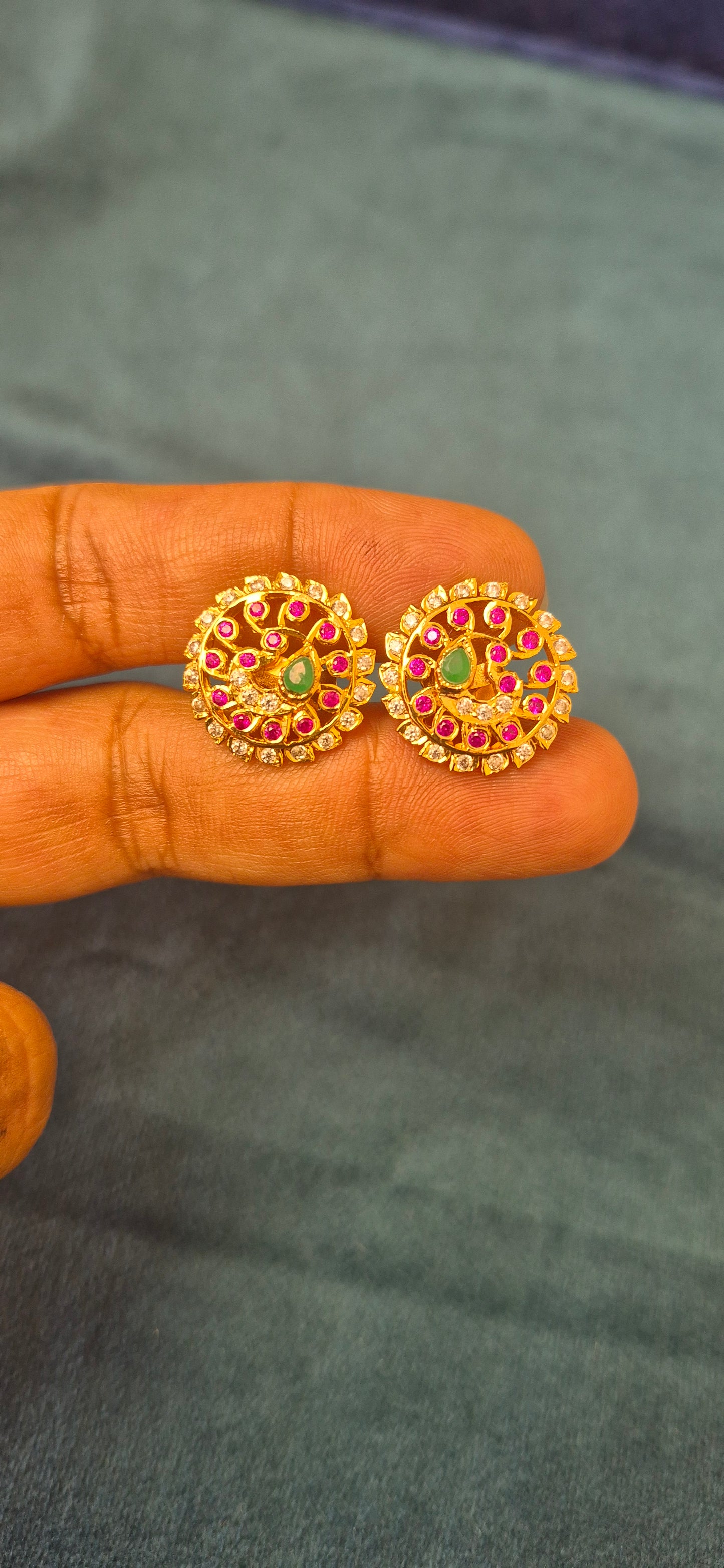 Close setting Studs