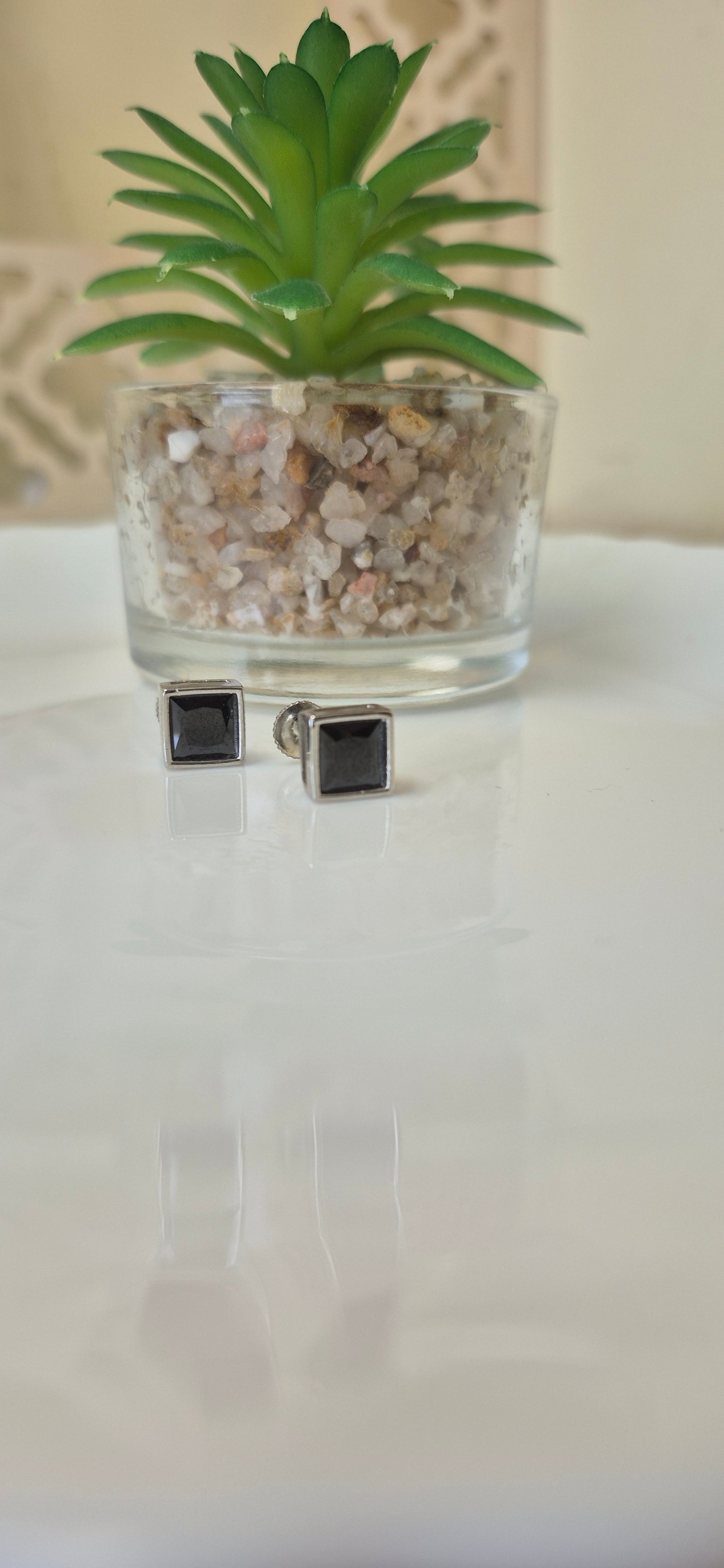Black square stone stud