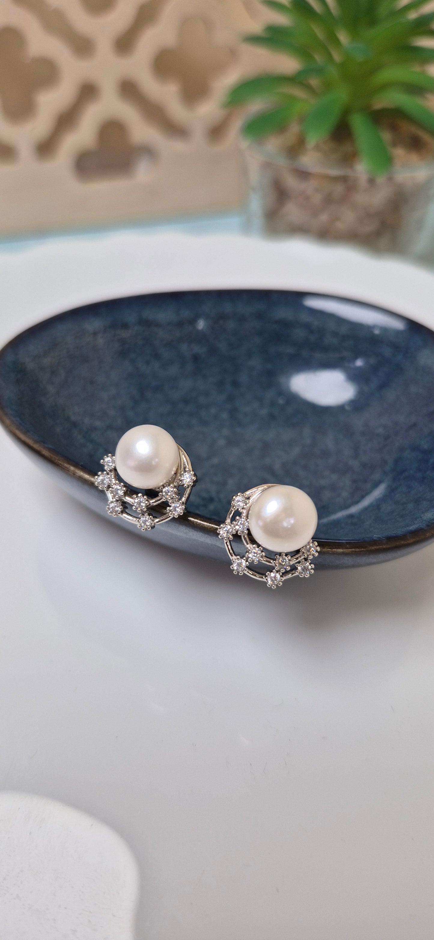 Pearl stud
