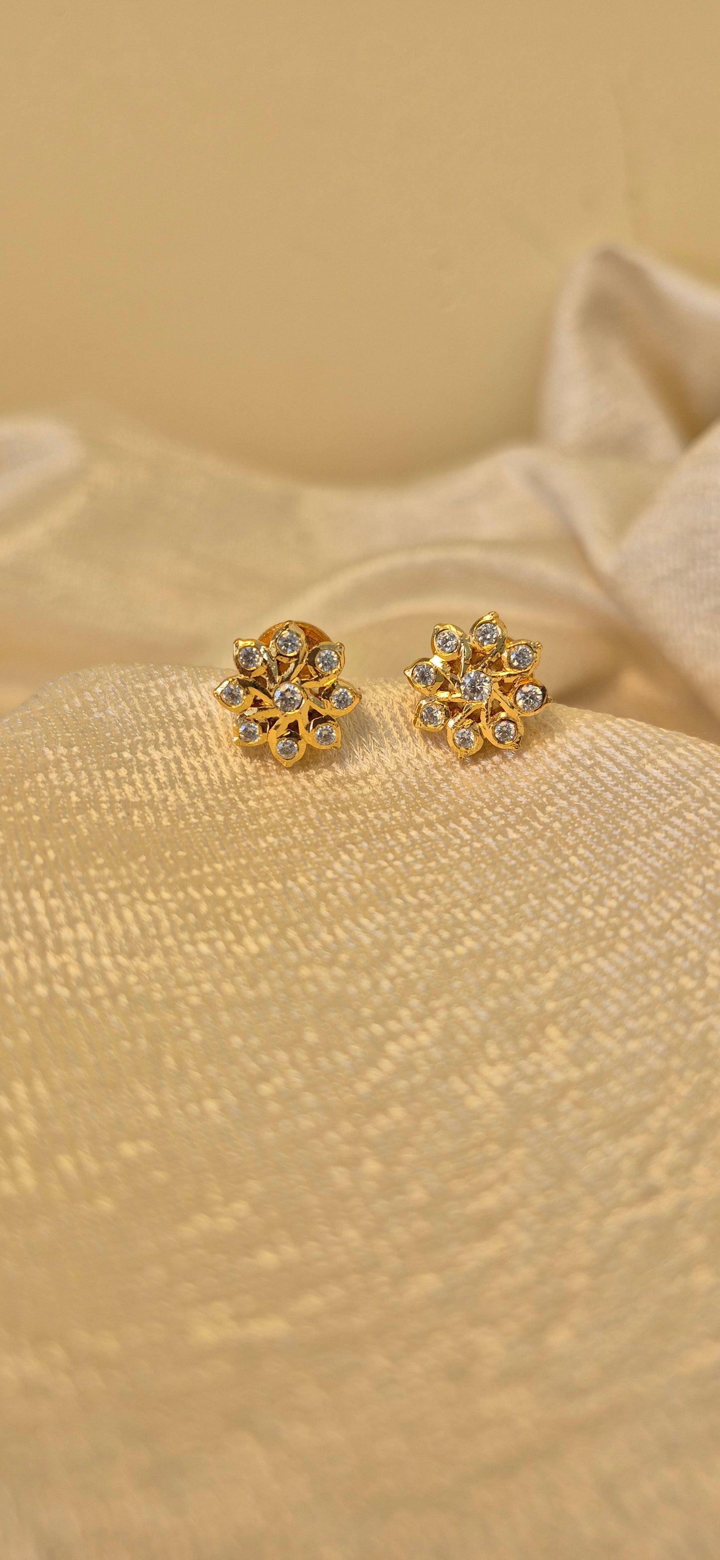 Close setting Studs