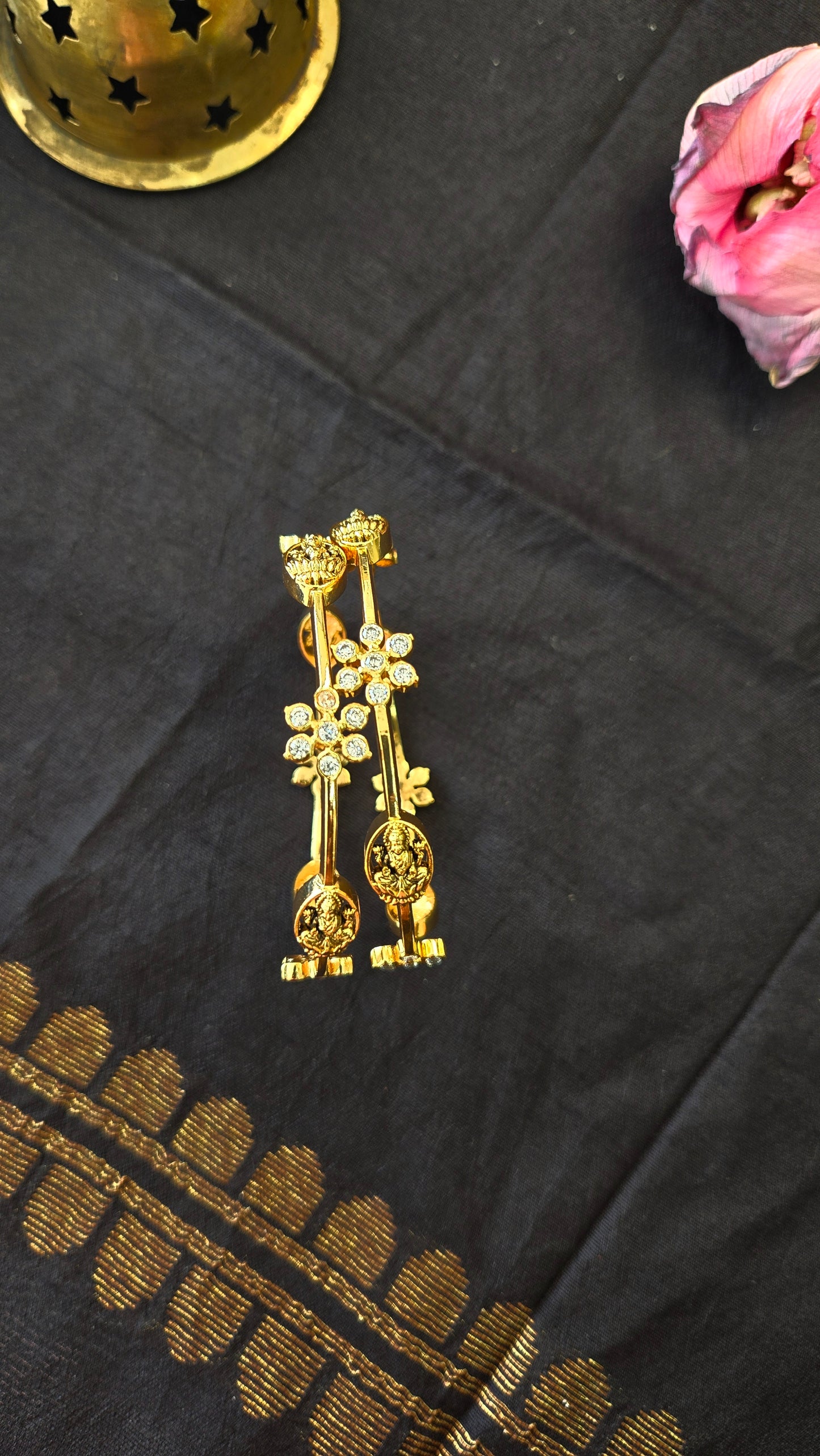 Laxmi Nagas bangle with closed setting