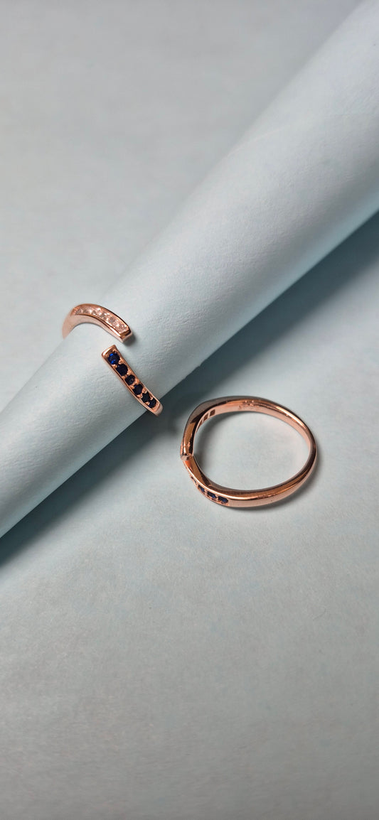 Cross over rose gold toe ring