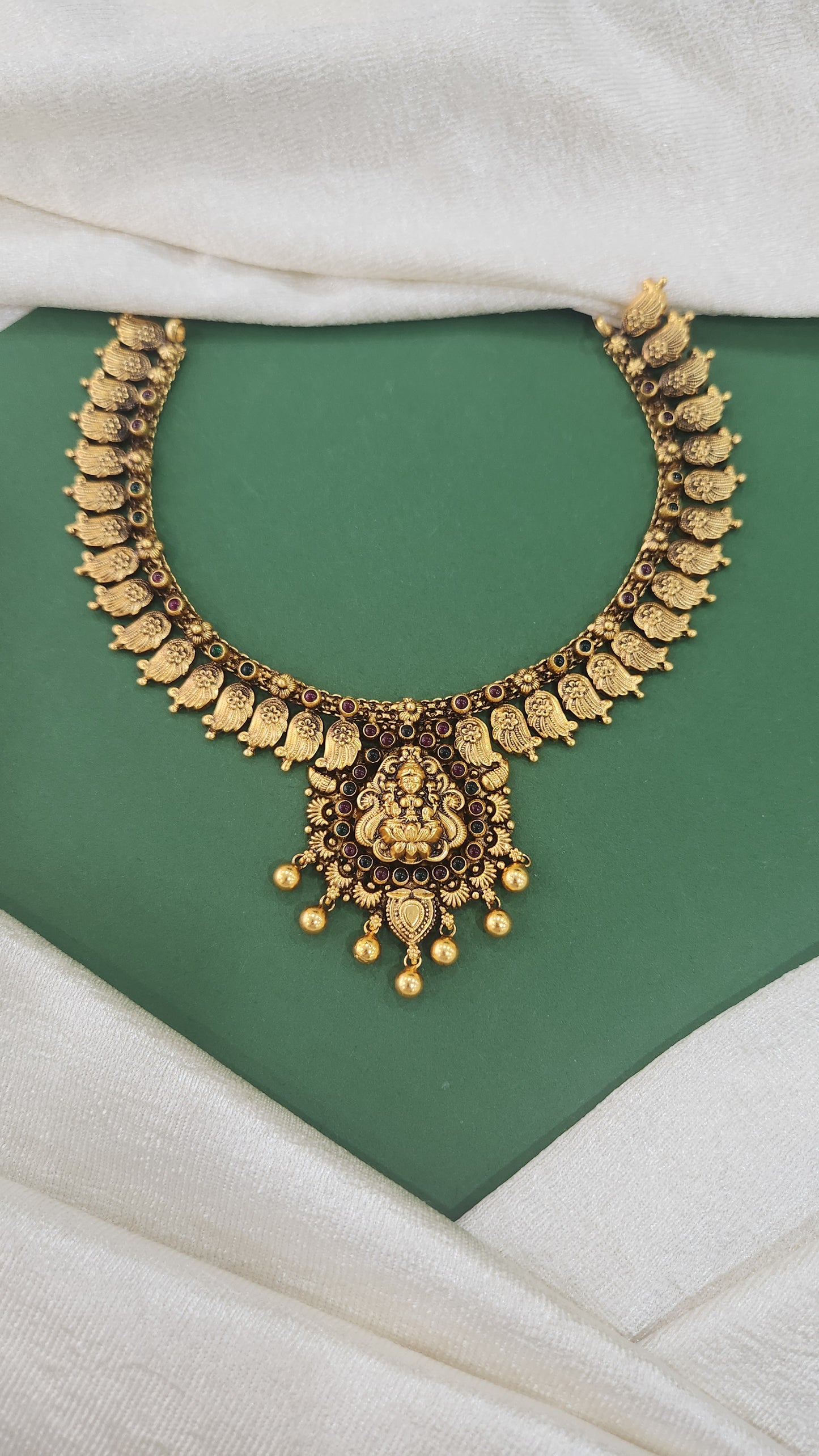 Laxmi and Mango motif necklace