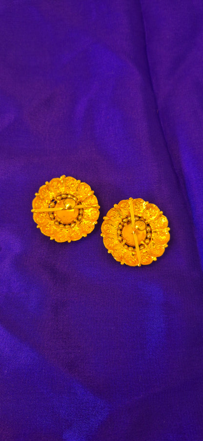 Kasula stud with pearls