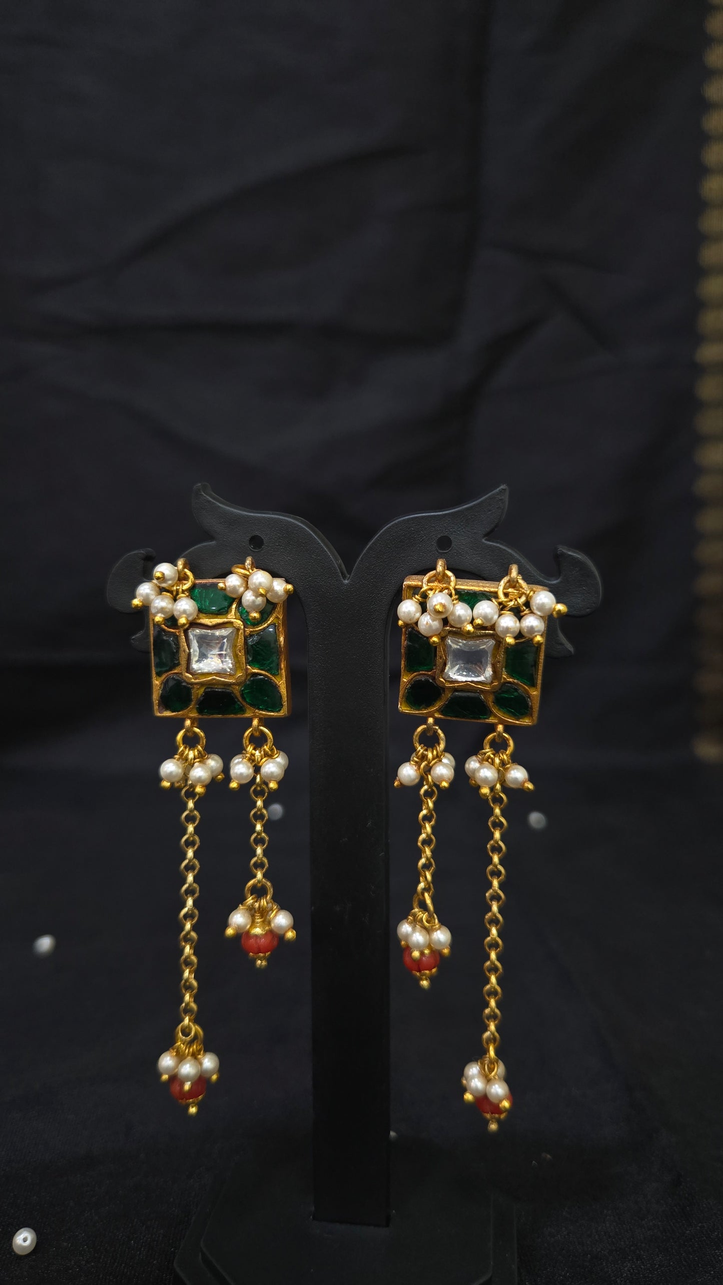 Green Kundan square asymmetric drops