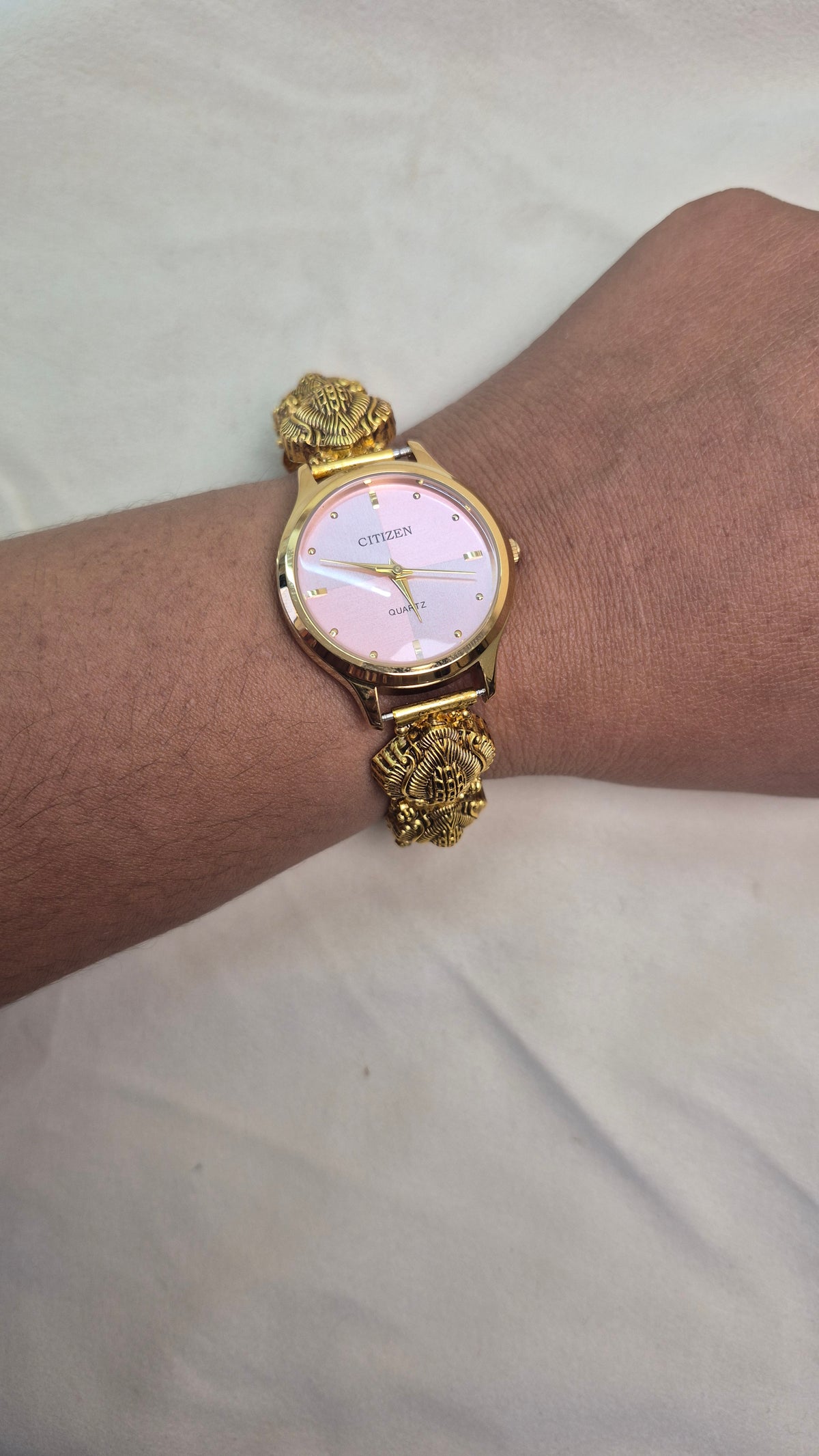 Antique pink round dial