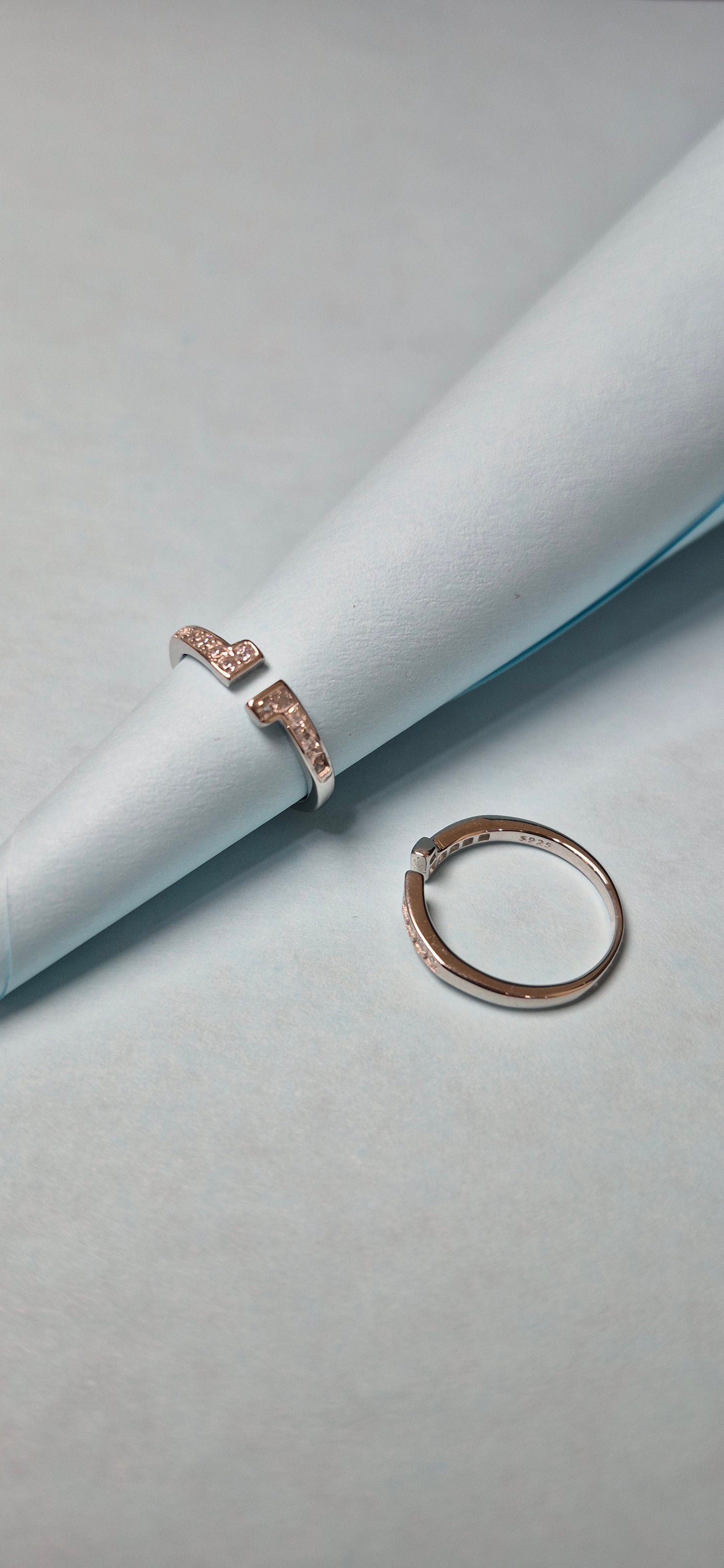 Twin T toe rings