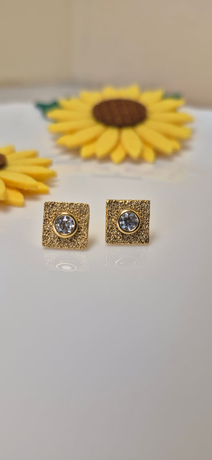 Square stud with center round stone
