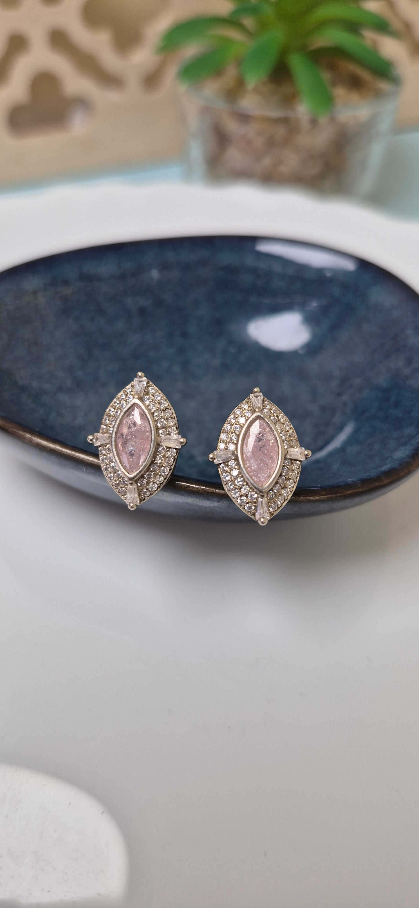 Sea stone studs