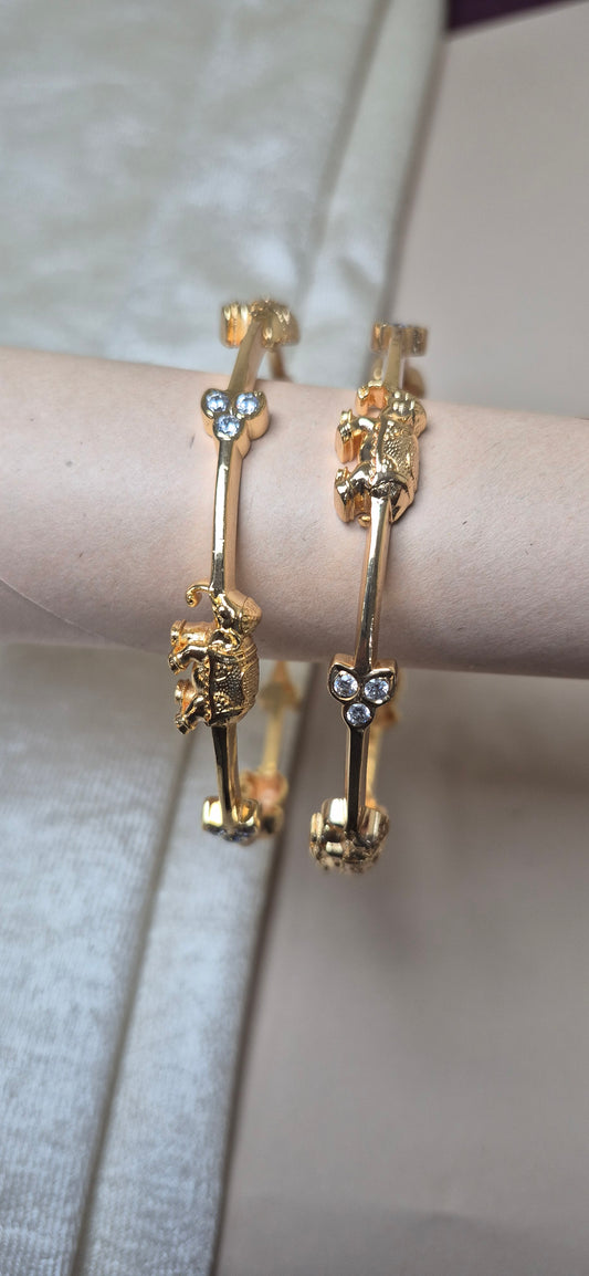 Close setting elephant bangles