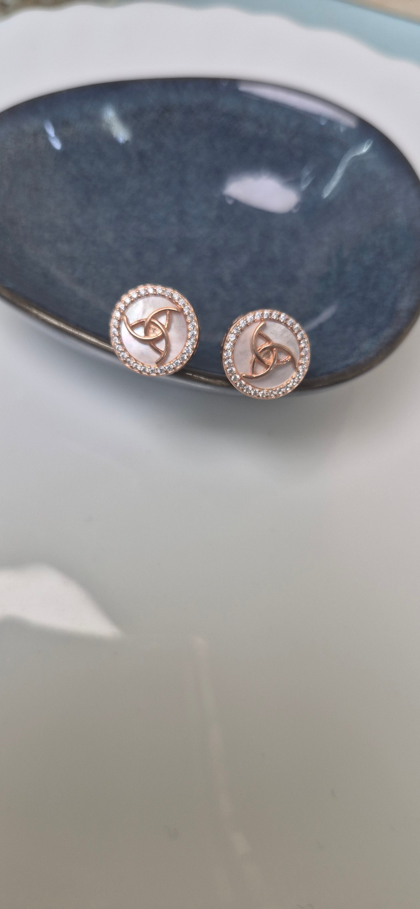 Logo mop stud