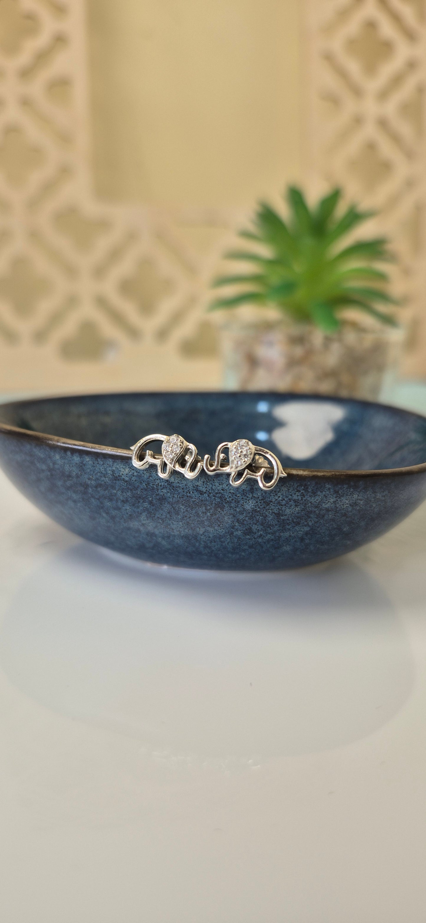 Cz elephant stud