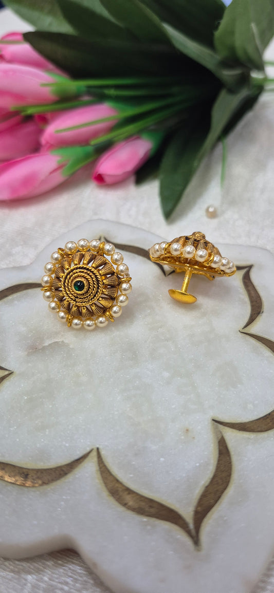 Nagas pearl stud