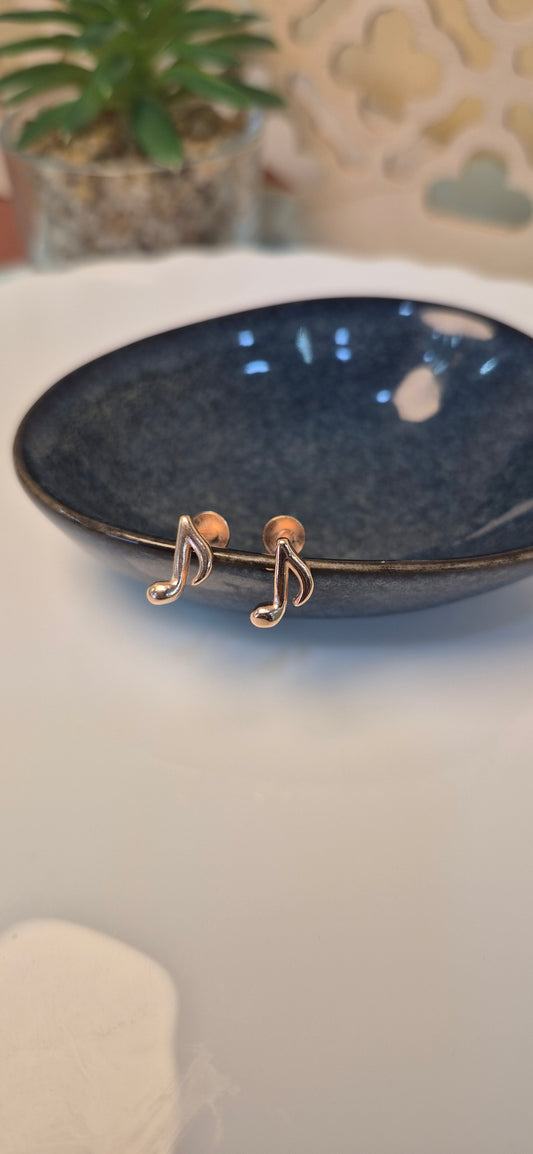 Musical note stud