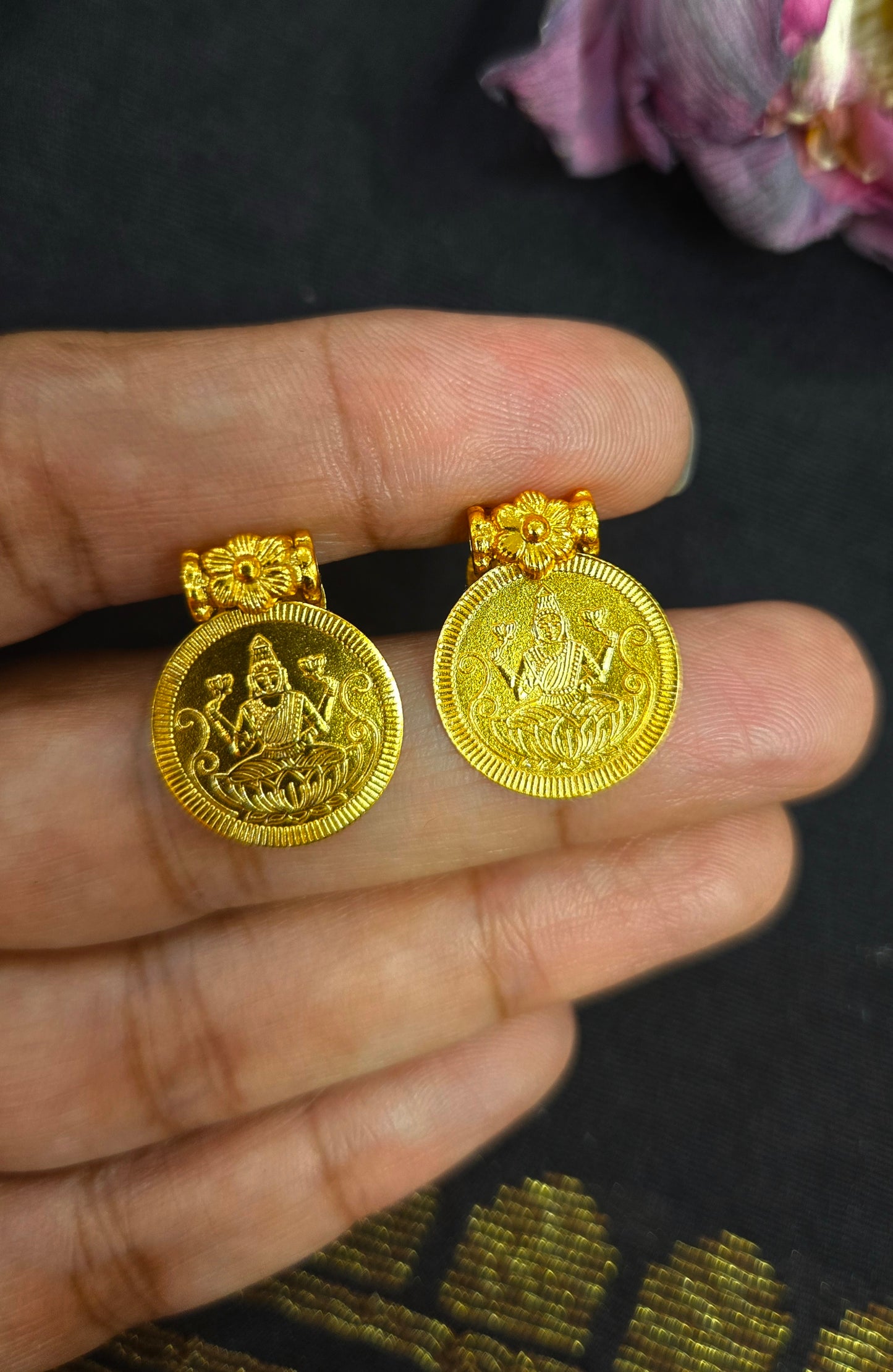 Kasu studs Earrings
