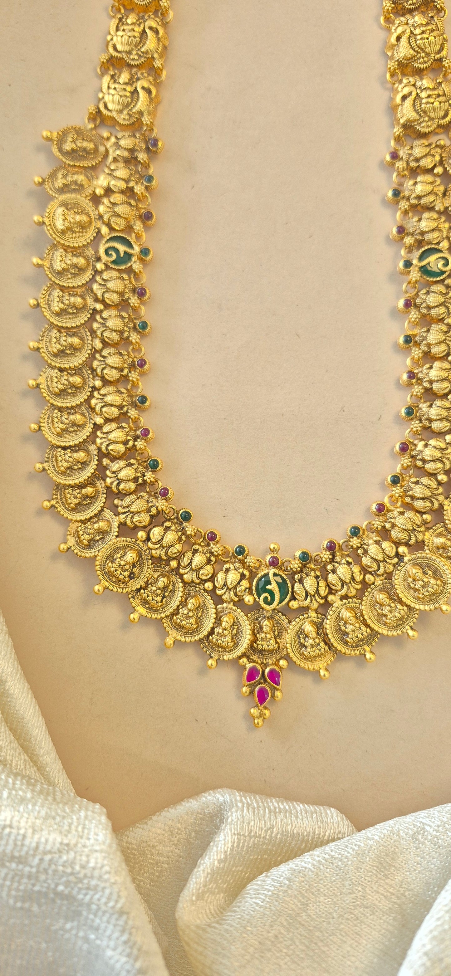 Ganda berunda and laxmi motif kasu hara