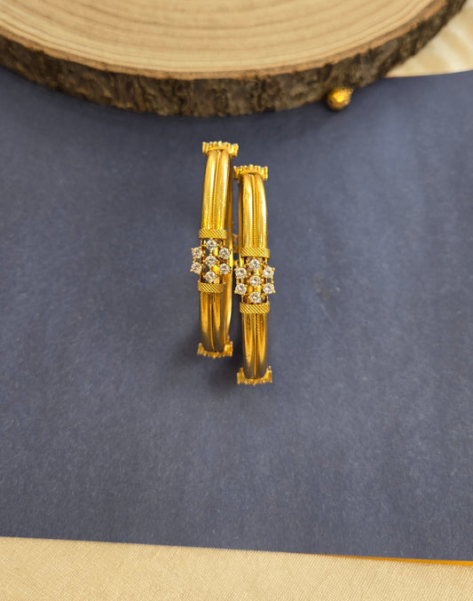 Nagas bangle with semiprecious stone