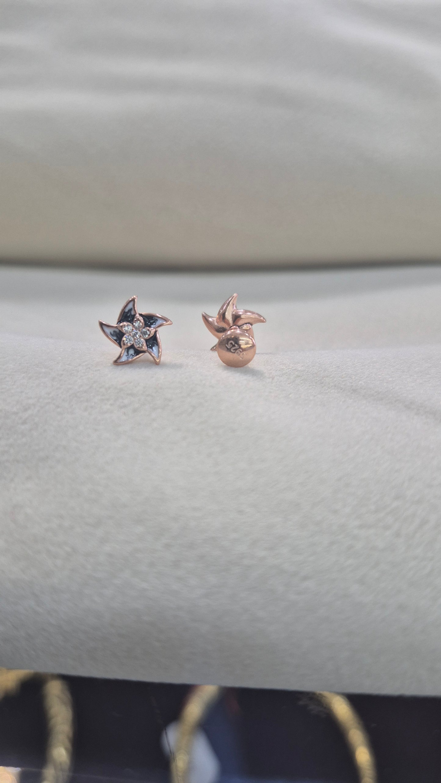 Star flower stud