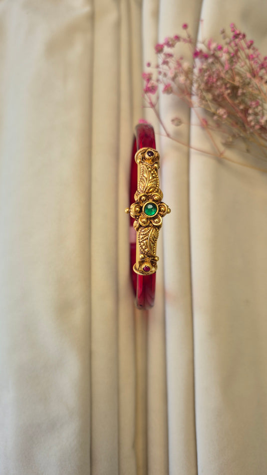12 colour Nakas Mogappu bangle with Green and Red stone flower design center green