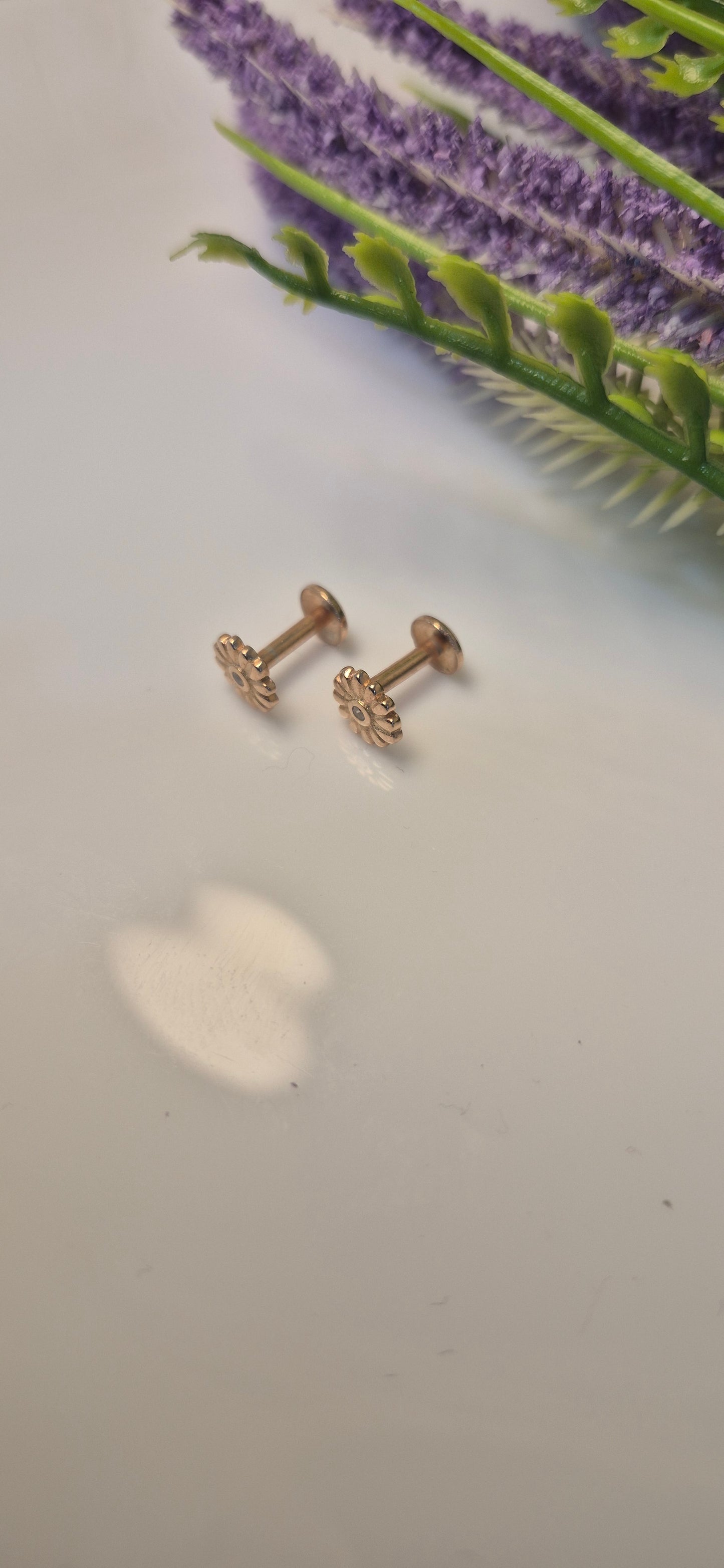 Flower stud