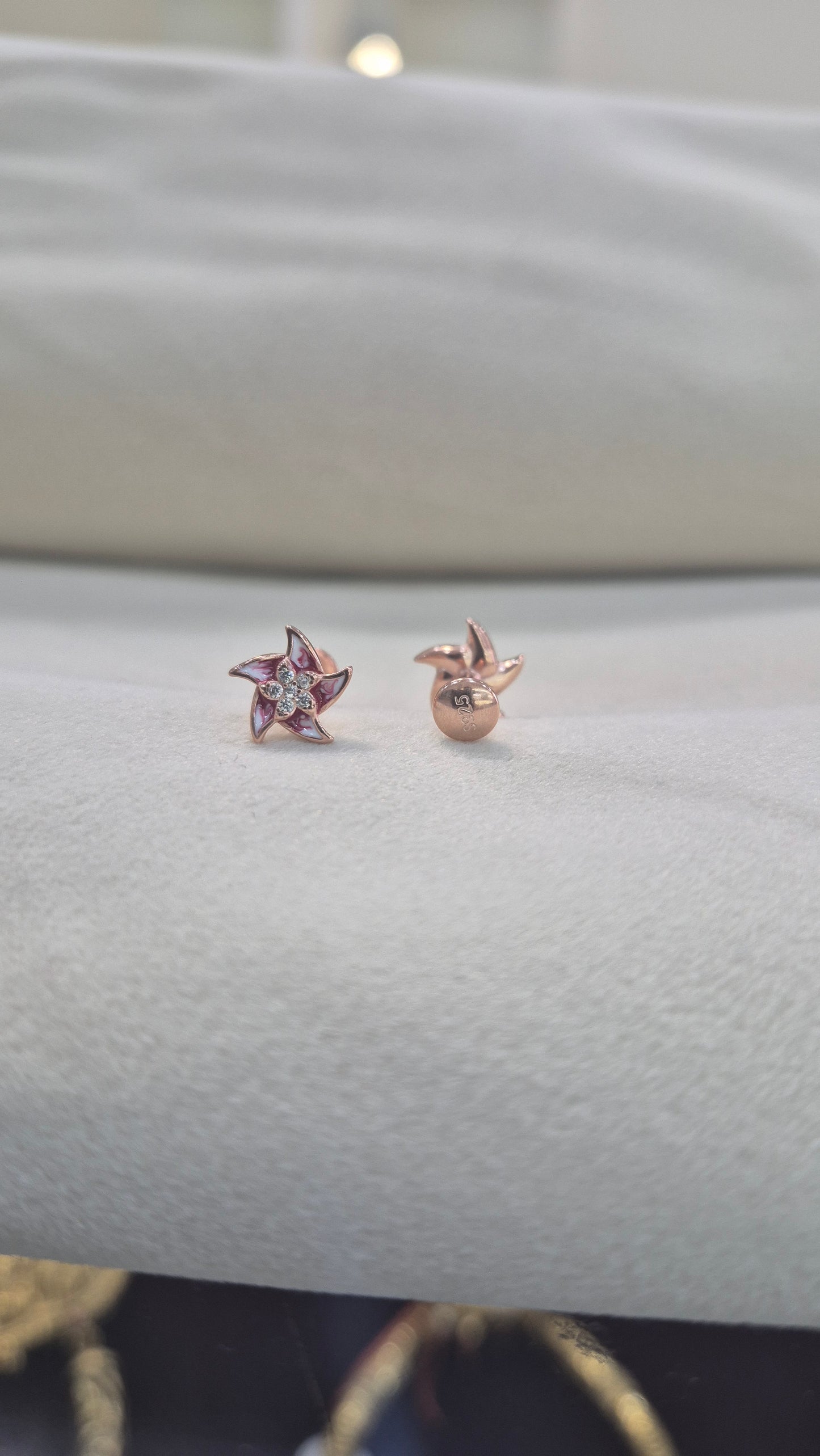 Star red stud