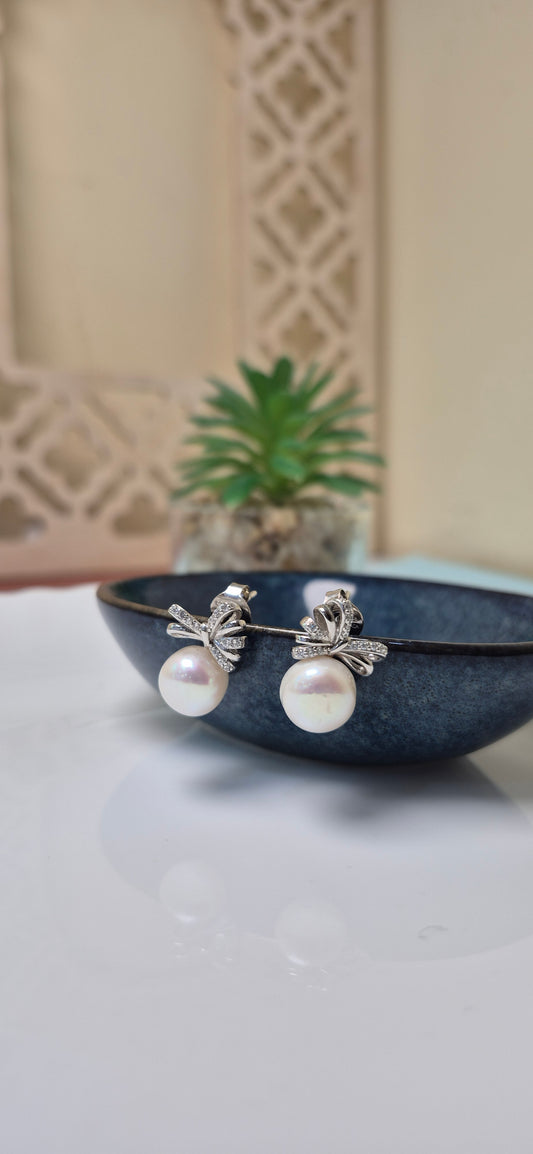 Pearl stud