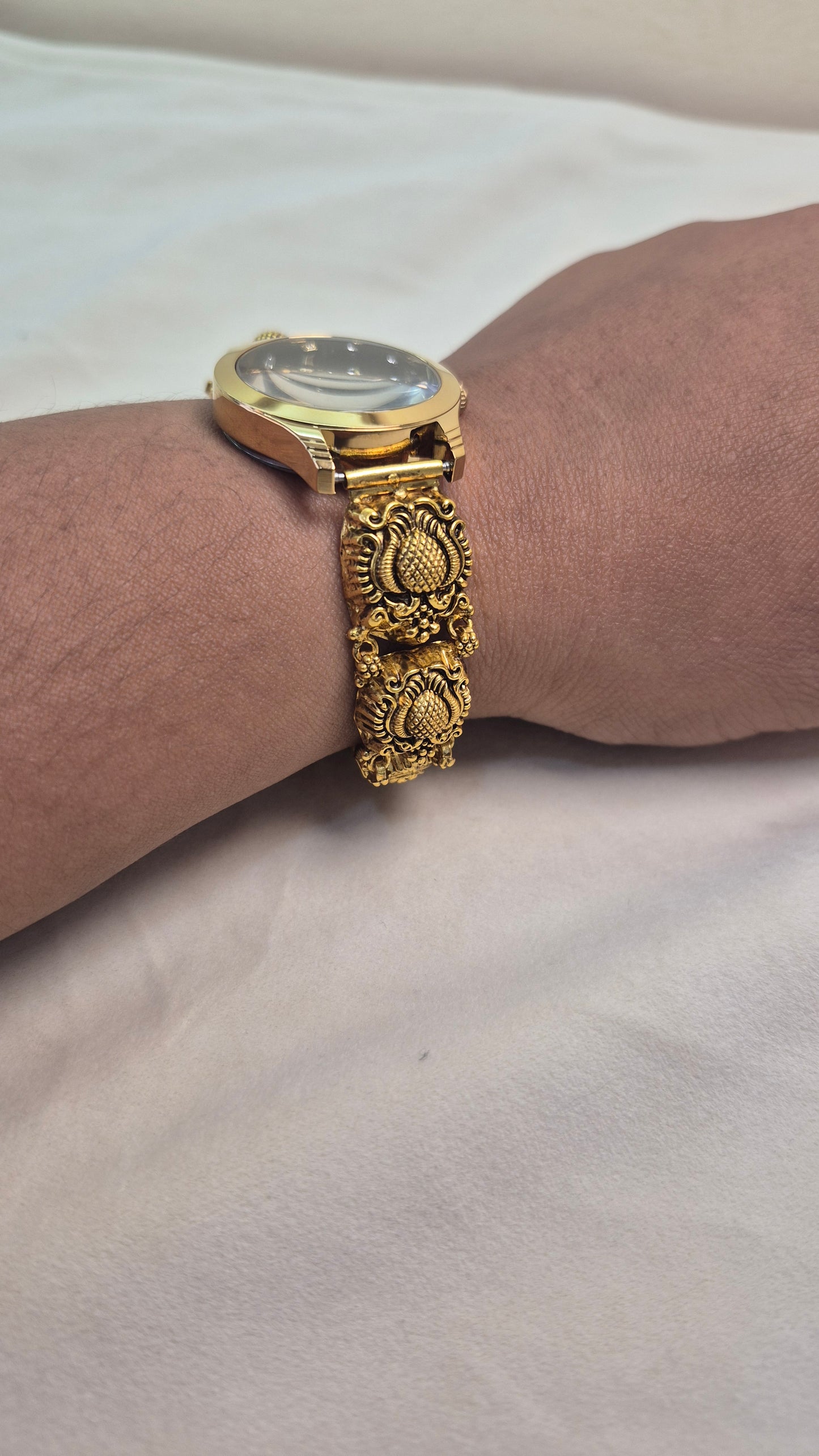 Antique round Black dial