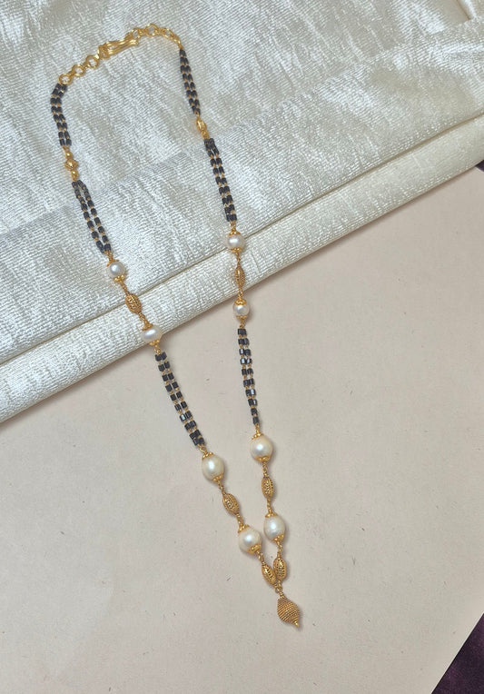 Black beads chain with pearls