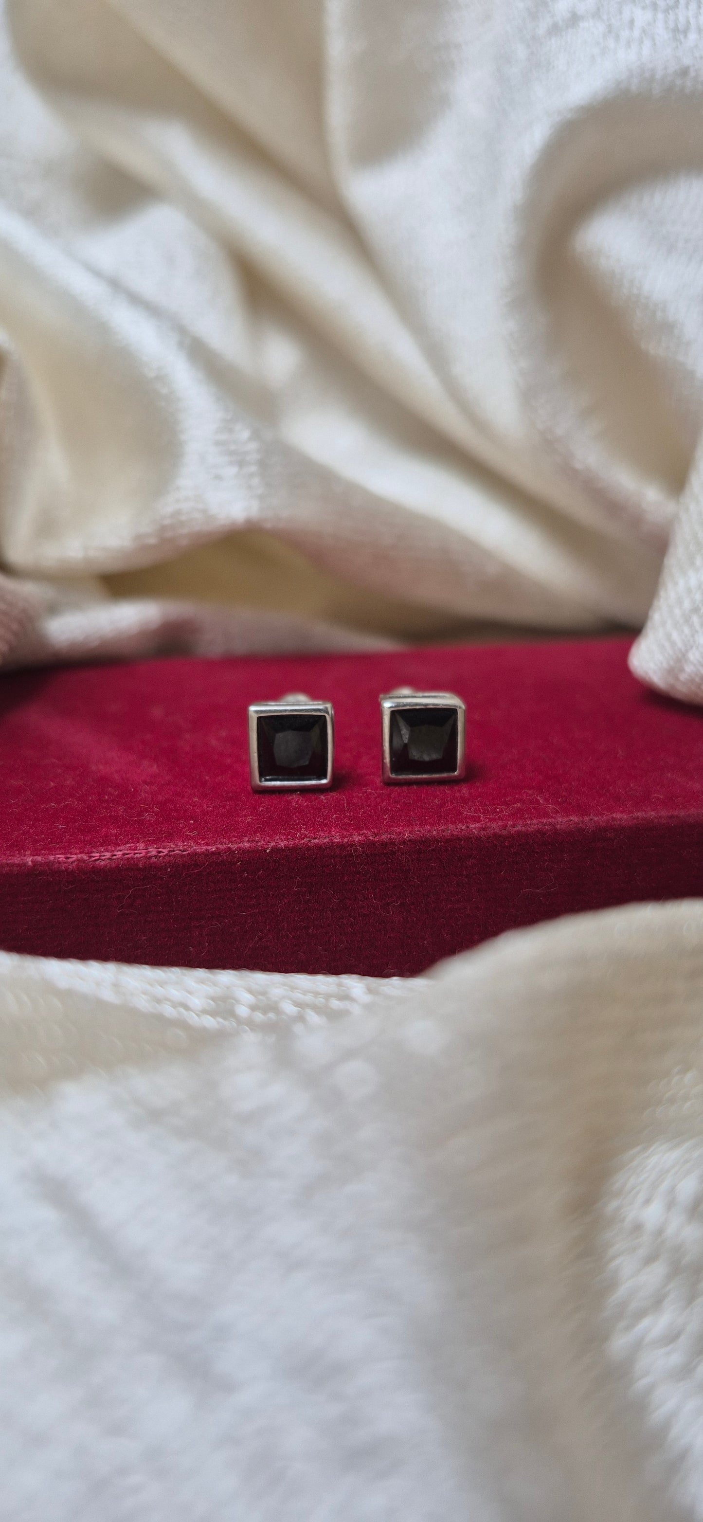 Black stone helix stud