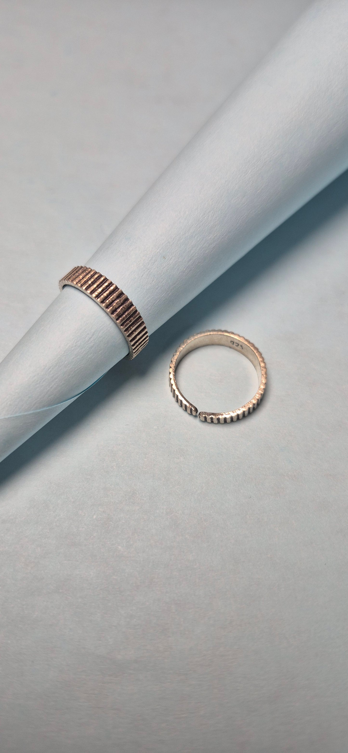 Straight lined toe rings