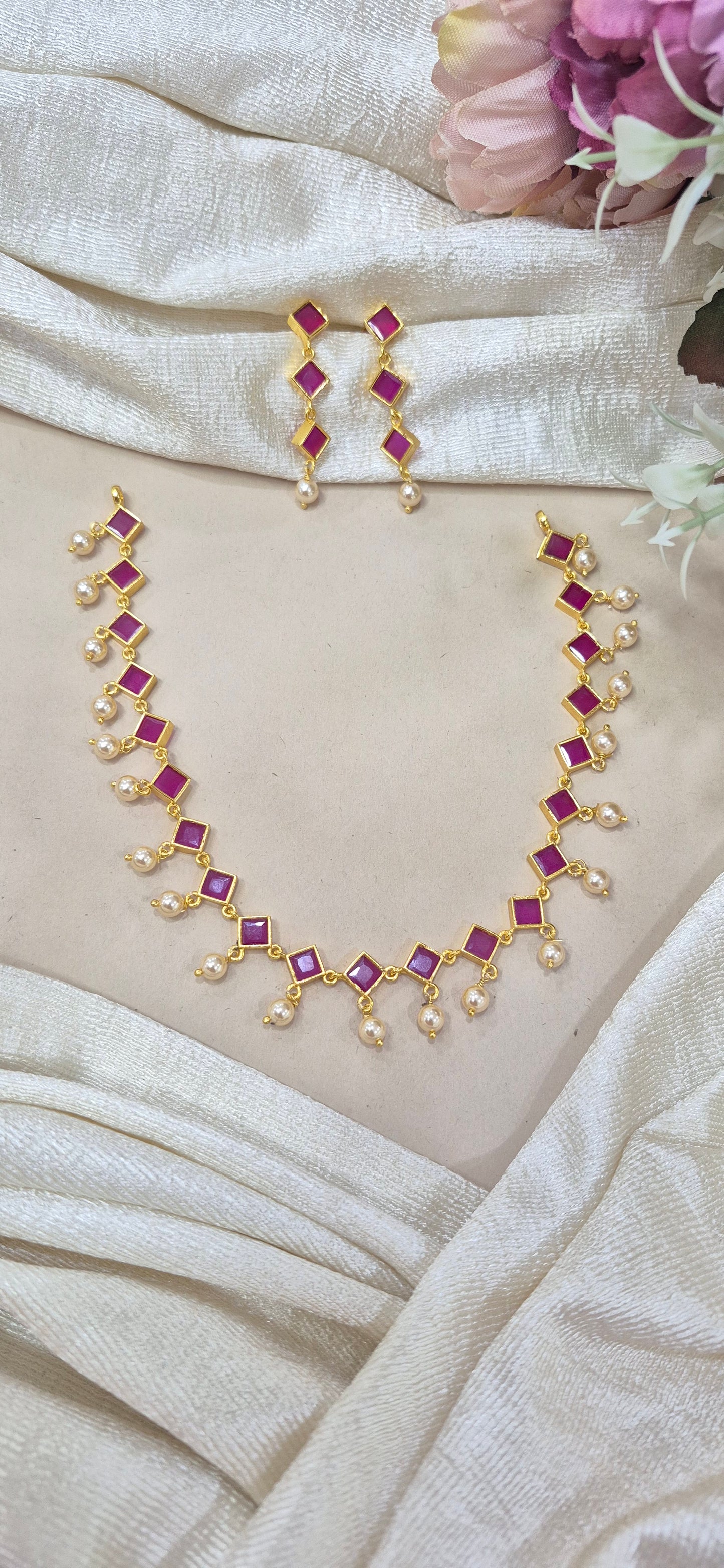 Red stone pearl short necklace