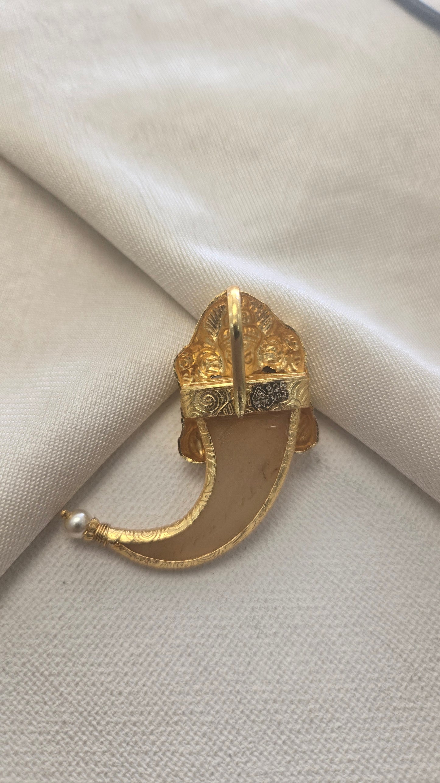 Hand Nakas ganesh Tiger Nail pendant