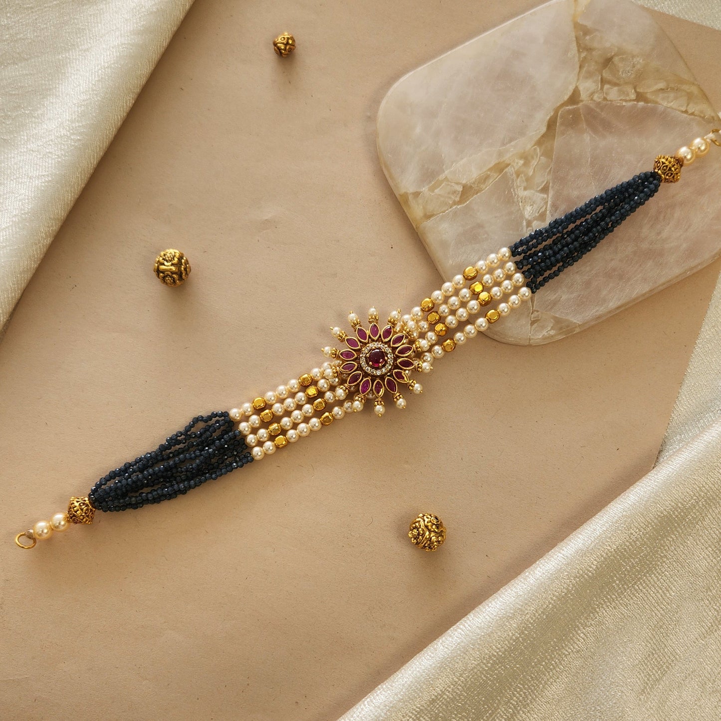 Blue Beads choker with Kundan pendant