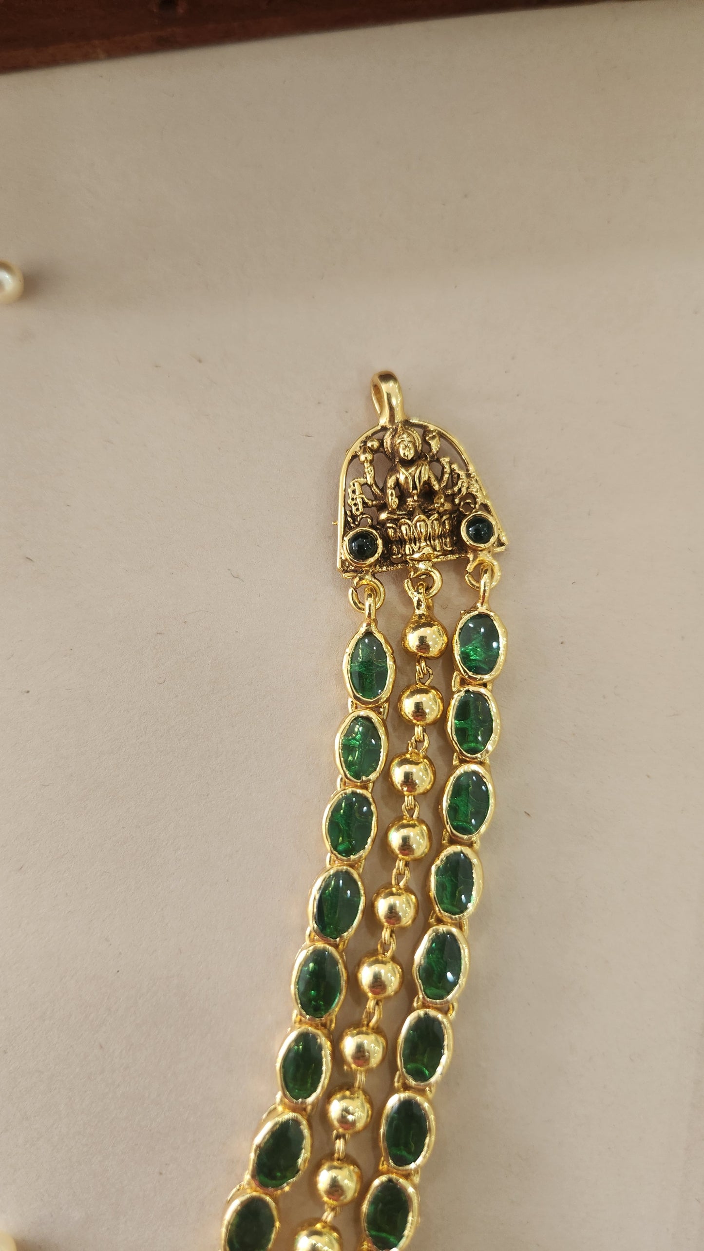 3 layer green emerald stone necklace