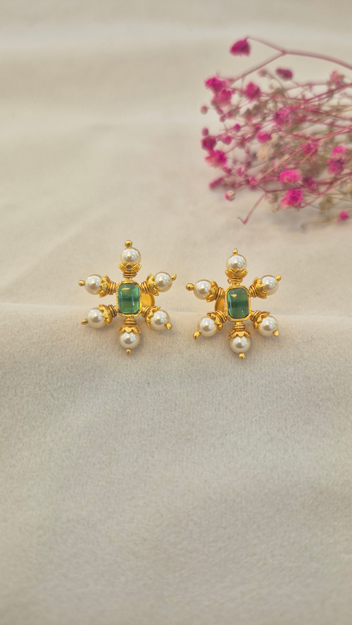 Pearl stud with center green rectangular stone